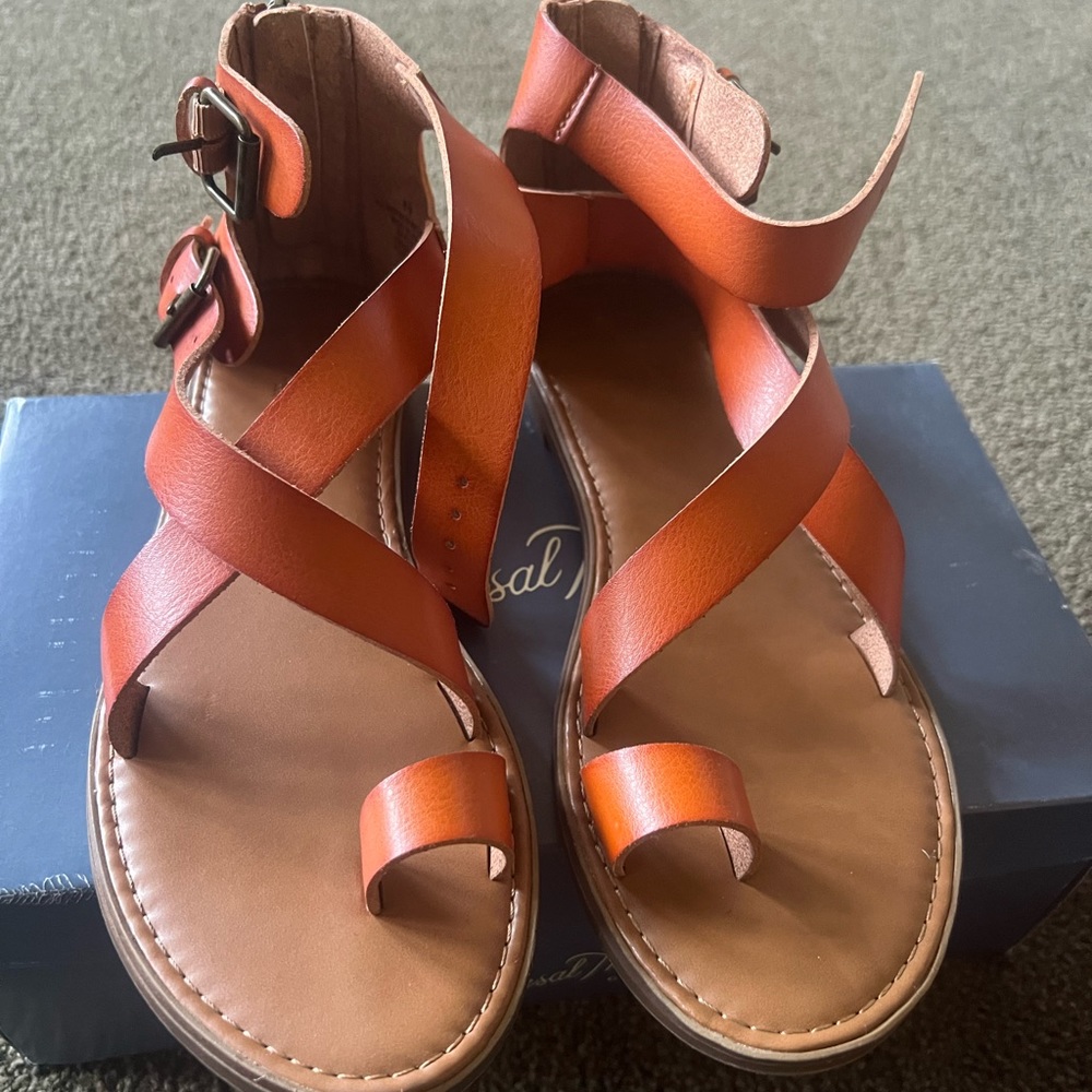 Cognac sandal size 8.5